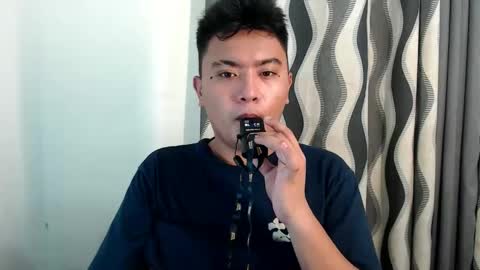 Snapshot of xxhotloyd_cummerx chatting on December 23, 3:12 pm Loyd online show from December 23, 3:12 pm