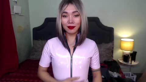 Snapshot of xxkagura_hugecock_69xx chatting on December 14, 11:01 pm Kagura online show from December 14, 11:01 pm