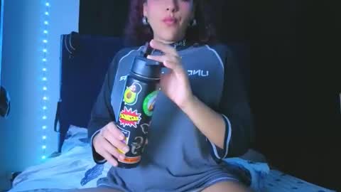 Snapshot of xxmaggieeexx chatting on November 27, 8:38 am mag online show from November 27, 8:38 am