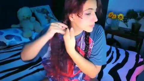 Snapshot of xxmaggieeexx chatting on November 28, 3:31 am mag online show from November 28, 3:31 am