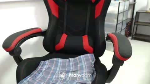 Snapshot of xxmonsterbigcockxx chatting on March 4, 3:44 am Kaycee online show from March 4, 3:44 am