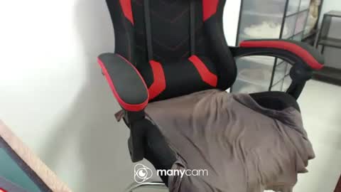 Snapshot of xxmonsterbigcockxx chatting on November 16, 1:00 am Kaycee online show from November 16, 1:00 am