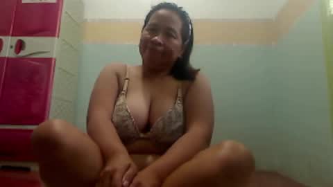 xxpinaymomxx online show from November 29, 7:00 am