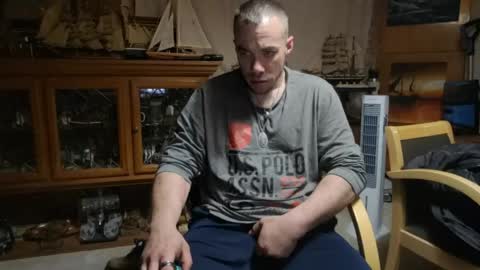 xxScubaStevexx online show from April 13, 12:38 am