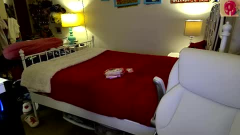 Snapshot of xxstrawberryjanexx chatting on November 28, 7:11 am Strawberry Jane online show from November 28, 7:11 am