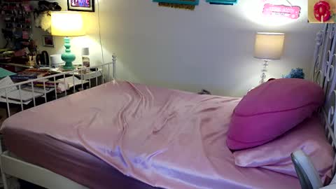 Strawberry Jane online show from March 1, 6:15 am