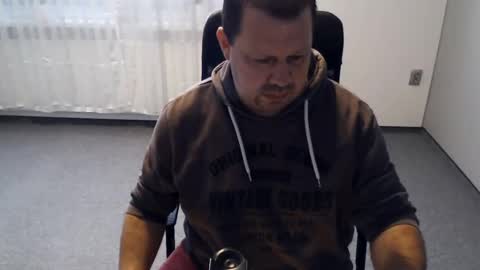 Snapshot of xxstrikerxx chatting on December 2, 10:39 am Eddi online show from December 2, 10:39 am