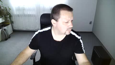 Snapshot of xxstrikerxx chatting on December 9, 12:19 pm Eddi online show from December 9, 12:19 pm