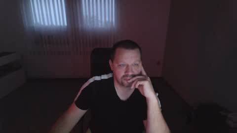 Snapshot of xxstrikerxx chatting on December 11, 7:09 am Eddi online show from December 11, 7:09 am