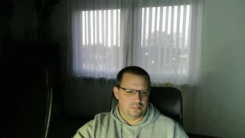 Snapshot of xxstrikerxx chatting on December 14, 3:06 pm Eddi online show from December 14, 3:06 pm