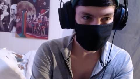 Snapshot of xxwhitefoxx chatting on November 30, 4:05 am David Fox online show from November 30, 4:05 am