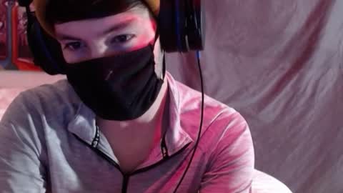 Snapshot of xxwhitefoxx chatting on December 1, 3:55 am David Fox online show from December 1, 3:55 am