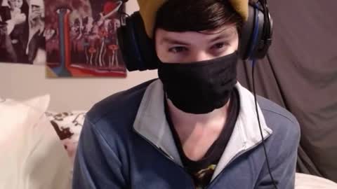 Snapshot of xxwhitefoxx chatting on December 3, 4:42 am David Fox online show from December 3, 4:42 am