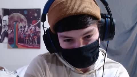 Snapshot of xxwhitefoxx chatting on December 4, 4:00 am David Fox online show from December 4, 4:00 am