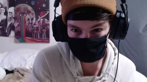 Snapshot of xxwhitefoxx chatting on December 15, 4:50 am David Fox online show from December 15, 4:50 am