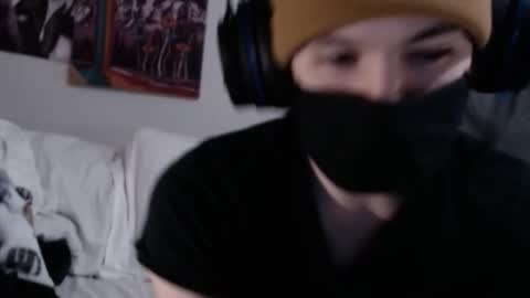 Snapshot of xxwhitefoxx chatting on December 19, 4:52 am David Fox online show from December 19, 4:52 am