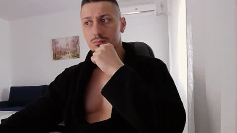 Snapshot of xxx_alejandro chatting on December 4, 9:18 am xxx_alejandro online show from December 4, 9:18 am