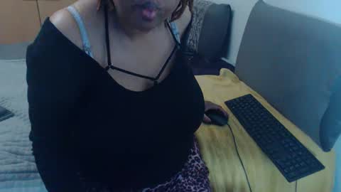 Snapshot of xxxbustybabe27x chatting on September 29, 4:01 pm Ayanda online show from September 29, 4:01 pm
