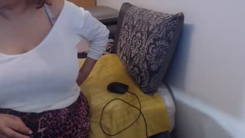 Snapshot of xxxbustybabe27x chatting on October 7, 4:26 pm Ayanda online show from October 7, 4:26 pm