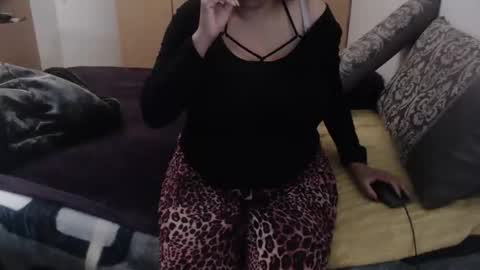 Snapshot of xxxbustybabe27x chatting on October 9, 6:28 pm Ayanda online show from October 9, 6:28 pm