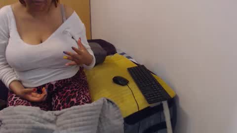 Snapshot of xxxbustybabe27x chatting on October 10, 6:40 pm Ayanda online show from October 10, 6:40 pm