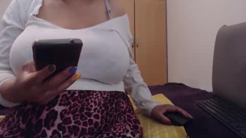Snapshot of xxxbustybabe27x chatting on October 14, 1:12 pm Ayanda online show from October 14, 1:12 pm