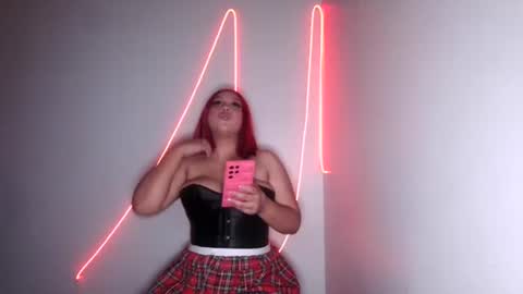 Snapshot of xxxenmascaradosxxx chatting on November 16, 6:52 am Parejahot69 online show from November 16, 6:52 am