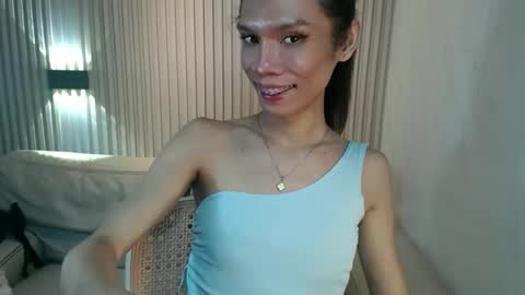 Snapshot of xxxfuckgirlyumsxxx chatting on November 28, 10:18 am Your Princess Yums online show from November 28, 10:18 am