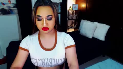 Snapshot of xxxgiganticoliviacummerxxx chatting on December 2, 2:53 am OLIVIA online show from December 2, 2:53 am