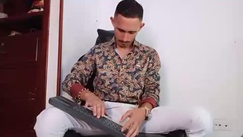 Snapshot of xxxhome_alonexxx chatting on November 25, 7:47 pm Kev online show from November 25, 7:47 pm