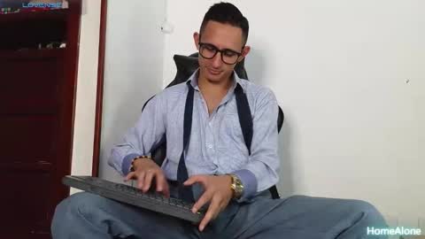 Snapshot of xxxhome_alonexxx chatting on December 2, 7:53 pm Kev online show from December 2, 7:53 pm