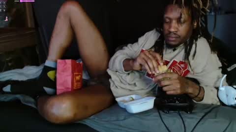 xxxjrstrokesxxx online show from March 10, 4:17 am