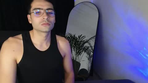 Snapshot of xxxvandersexxx chatting on October 23, 1:05 am July and Fer online show from October 23, 1:05 am