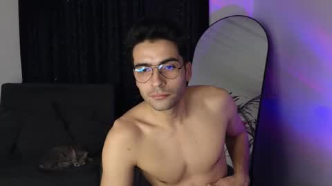 Snapshot of xxxvandersexxx chatting on October 23, 9:24 pm July and Fer online show from October 23, 9:24 pm