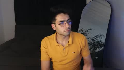 Snapshot of xxxvandersexxx chatting on October 25, 9:17 am July and Fer online show from October 25, 9:17 am