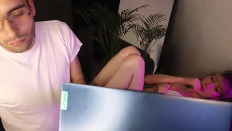 Snapshot of xxxvandersexxx chatting on October 26, 6:19 am July and Fer online show from October 26, 6:19 am