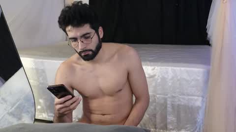 Snapshot of xxxvandersexxx chatting on November 27, 9:22 am July and Fer online show from November 27, 9:22 am