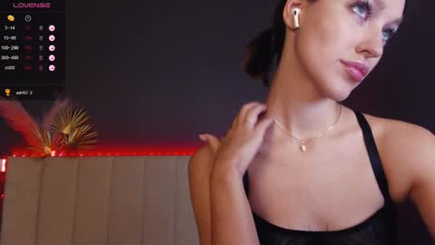 Snapshot of xyloria chatting on December 12, 9:15 pm Lori online show from December 12, 9:15 pm