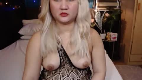 Snapshot of xyourtastyprincess chatting on October 27, 12:58 am Angela online show from October 27, 12:58 am