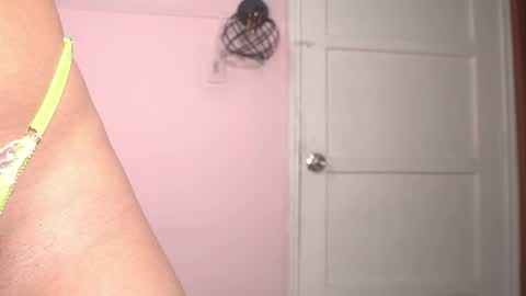 Snapshot of yahaira_26 chatting on October 15, 12:00 am petronila online show from October 15, 12:00 am