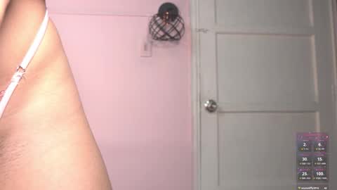 Snapshot of yahaira_26 chatting on November 8, 2:01 am petronila online show from November 8, 2:01 am