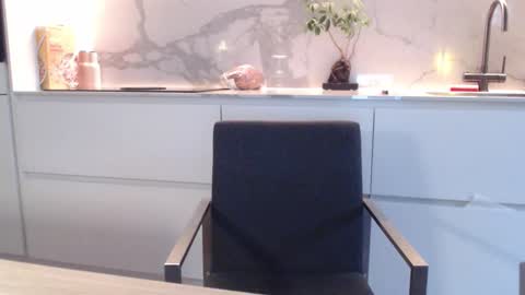 Snapshot of yallayalla1806 chatting on October 27, 10:08 am yallayalla1806 online show from October 27, 10:08 am