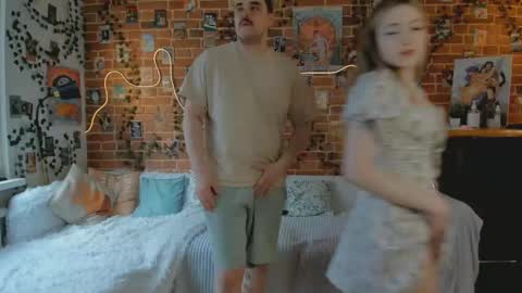 Snapshot of yami_yami_yami chatting on February 15, 12:11 pm Mia and Andry online show from February 15, 12:11 pm