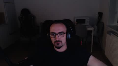 Snapshot of yamillamal157 chatting on October 31, 12:33 am YamilLamal online show from October 31, 12:33 am