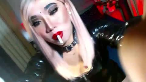 Snapshot of yan2xcumsalotxx chatting on October 27, 1:31 am REYAN online show from October 27, 1:31 am