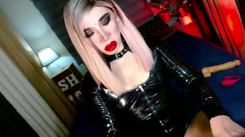 Snapshot of yan2xcumsalotxx chatting on November 11, 2:22 am REYAN online show from November 11, 2:22 am