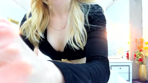 Snapshot of yana_miana chatting on January 3, 10:19 pm Yana online show from January 3, 10:19 pm