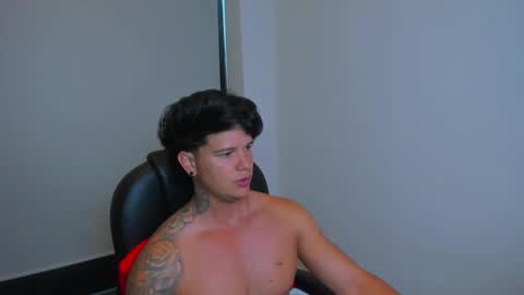 Snapshot of yanka_max1 chatting on November 28, 12:19 pm new here online show from November 28, 12:19 pm