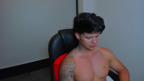 Snapshot of yanka_max1 chatting on November 29, 12:24 am new here online show from November 29, 12:24 am