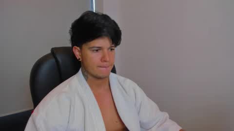 Snapshot of yanka_max1 chatting on December 2, 12:21 pm new here online show from December 2, 12:21 pm